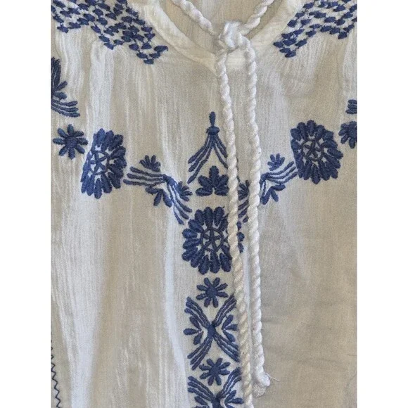 Mudd White And blue Floral Top size S Small - Picture 3 of 5